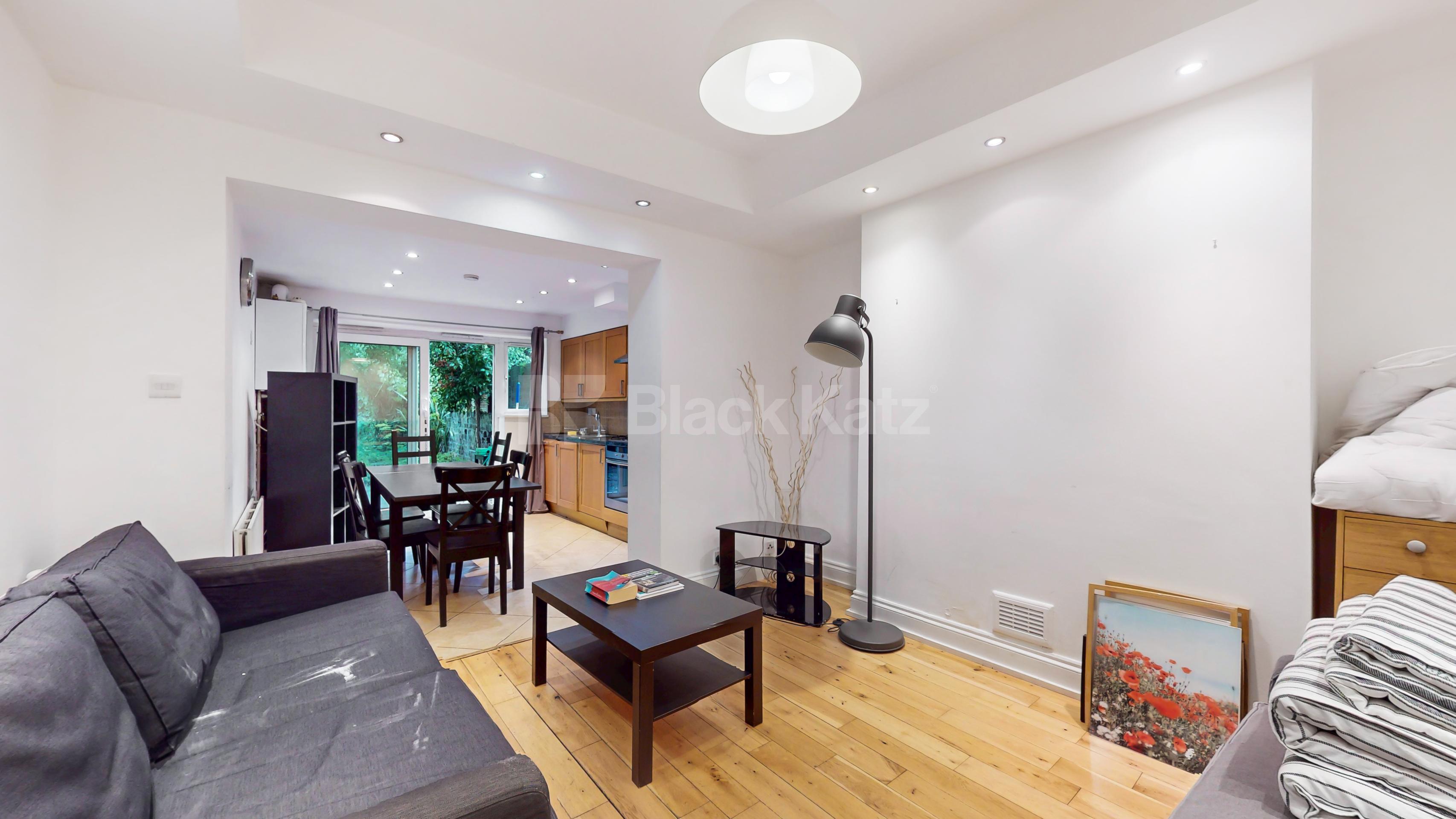 Stylish 3 Bedroom Flat on Quiet Residential Street Rochester Road, Camden NW1